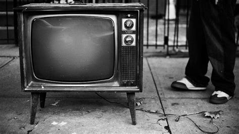 Television and News: How Broadcasters Shape Public Opinion
